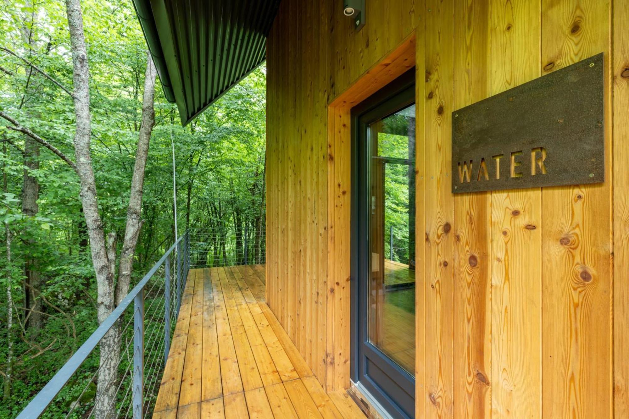 Tree Elements Treehouse Retreat Daire Slunj Oda fotoğraf