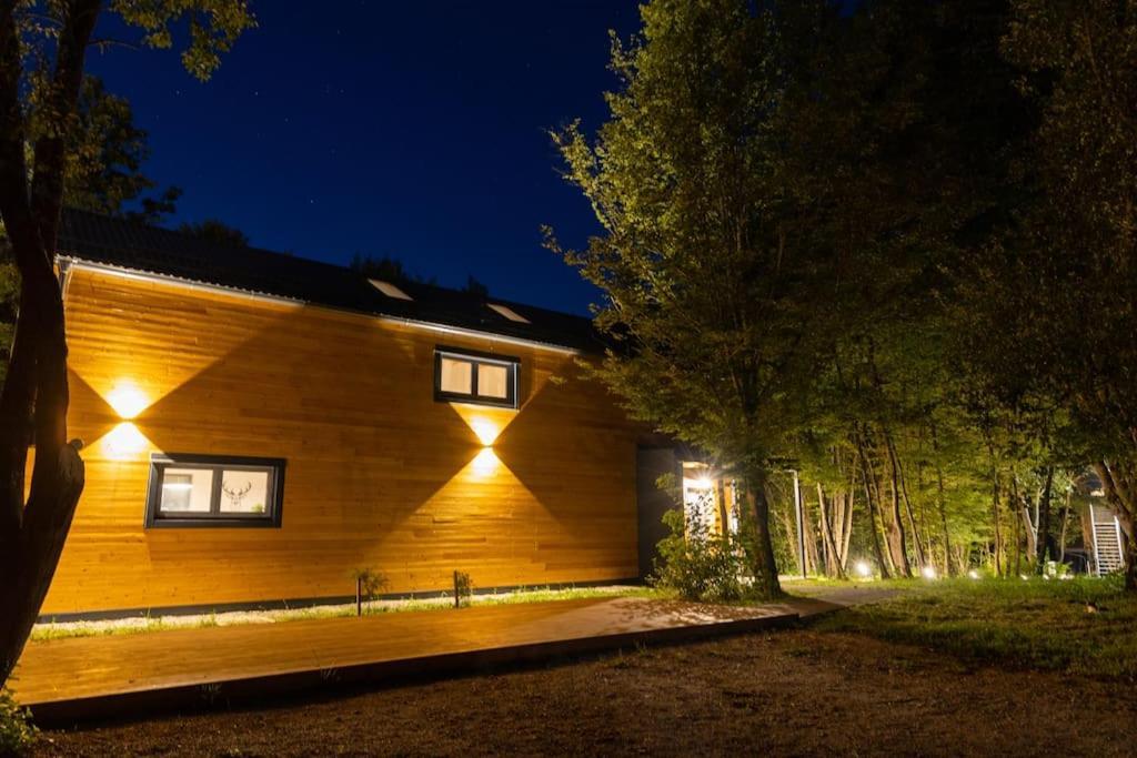 Tree Elements Treehouse Retreat Daire Slunj Oda fotoğraf